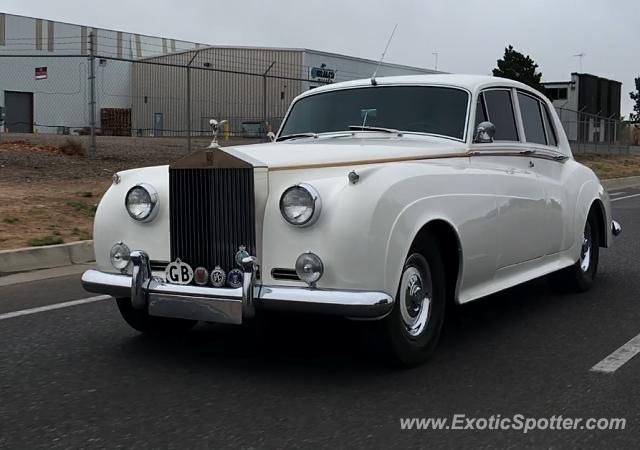 Rolls-Royce Silver Cloud spotted in Albuquerque, New Mexico