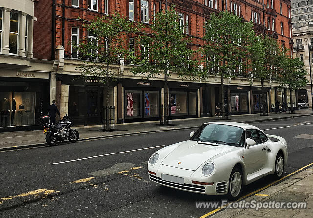 Porsche 959 spotted in London, United Kingdom