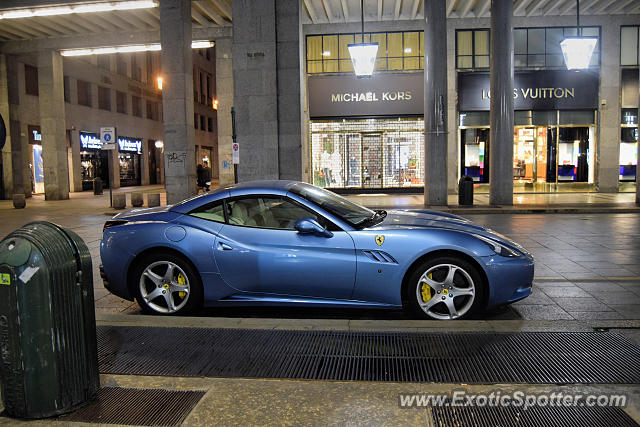 Ferrari California spotted in Turin, Italy