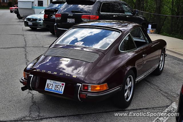 Porsche 911 spotted in Winnetka, Illinois