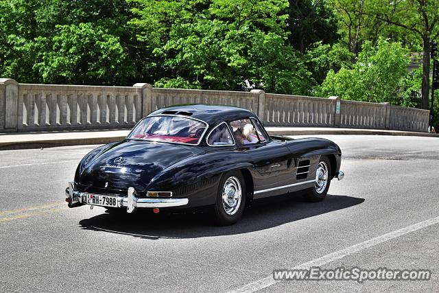 Mercedes 300SL spotted in Winnetka, Illinois