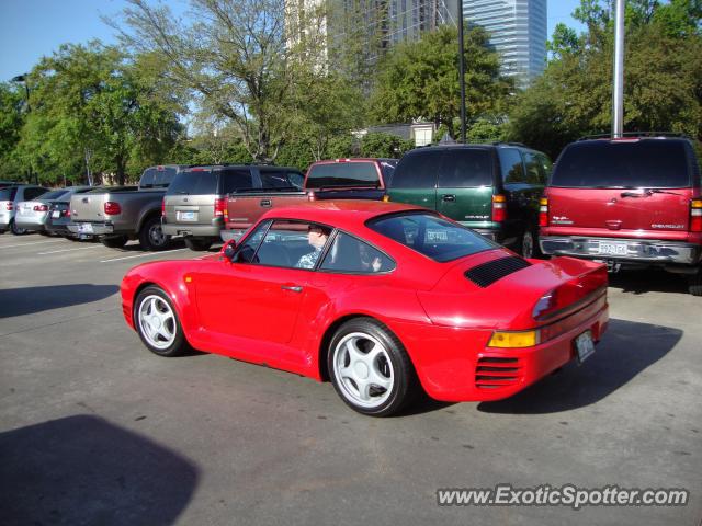 Porsche 959 spotted in Houston, Texas