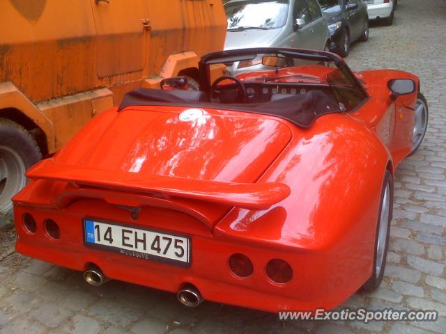 Marcos Mantis spotted in Istanbul, Turkey