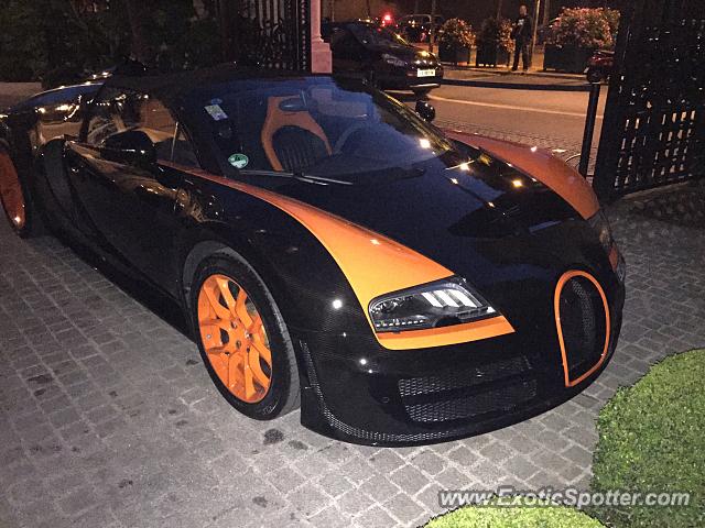 Bugatti Veyron spotted in Paris, France