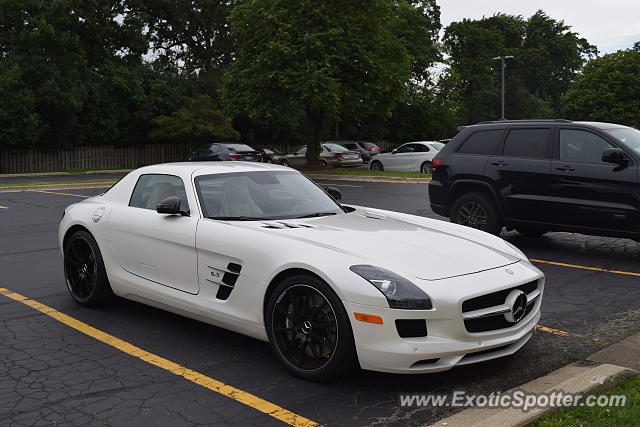 Mercedes SLS AMG spotted in Downers Grove, Illinois