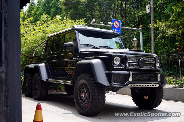 Mercedes 6x6 spotted in Shanghai, China