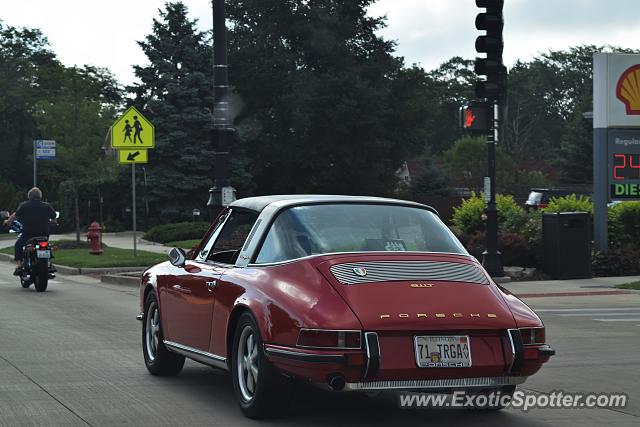 Porsche 911 spotted in Northfield, Illinois