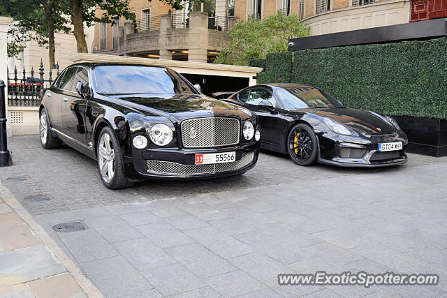 Porsche Cayman GT4 spotted in London, United Kingdom