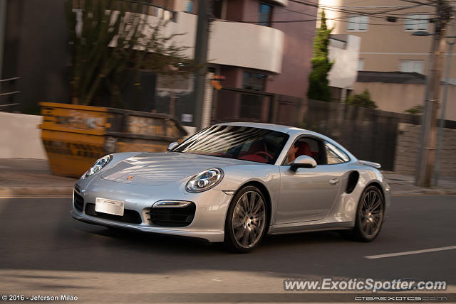 Porsche 911 spotted in Curitiba, Brazil