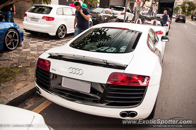 Audi R8 spotted in Curitiba, Brazil