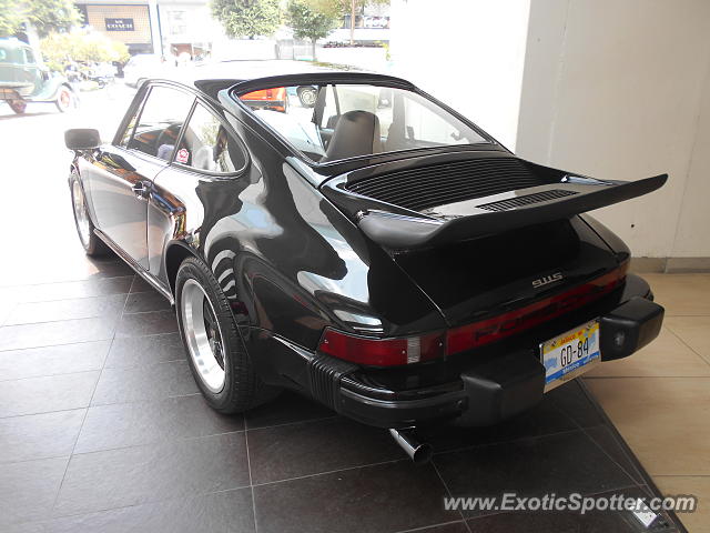 Porsche 911 spotted in Guadalajara, Mexico