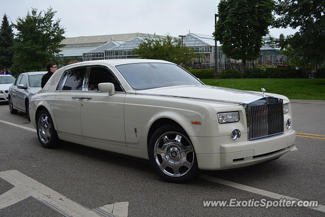 Rolls-Royce Phantom spotted in Lake Forest, Illinois