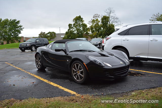 Lotus Elise spotted in Lake Forest, Illinois