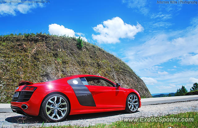 Audi R8 spotted in Curitiba, Brazil