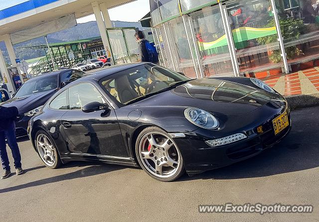 Porsche 911 spotted in Bogota, Colombia