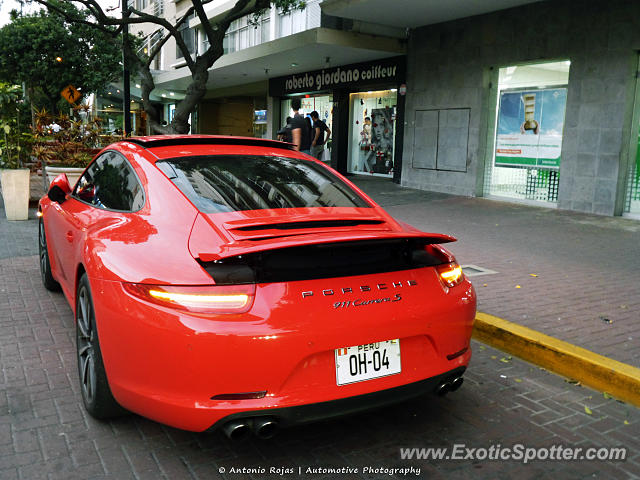 Porsche 911 spotted in Lima, Peru