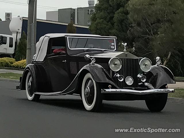 Rolls-Royce Dawn spotted in Melbourne, Australia