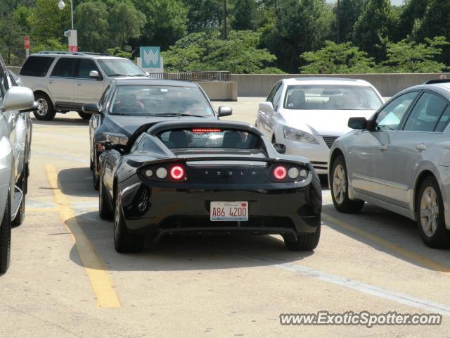 Tesla Roadster spotted in Schaumburg, Illinois