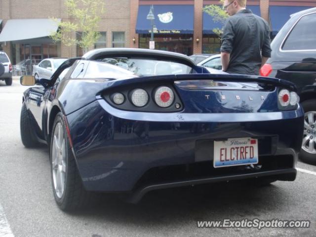 Tesla Roadster spotted in Glenview, Illinois
