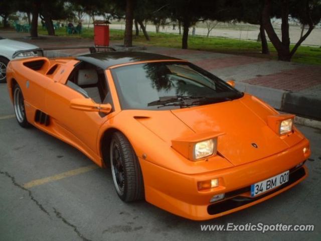 Lamborghini Diablo spotted in Istanbul, Turkey