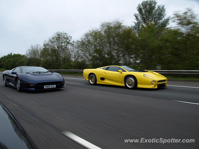 Jaguar XJ220 spotted in M40 Motorway, United Kingdom