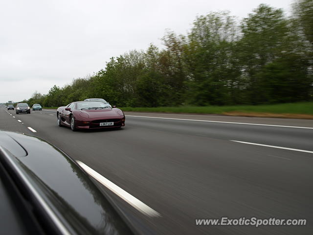 Jaguar XJ220 spotted in M40 Motorway, United Kingdom