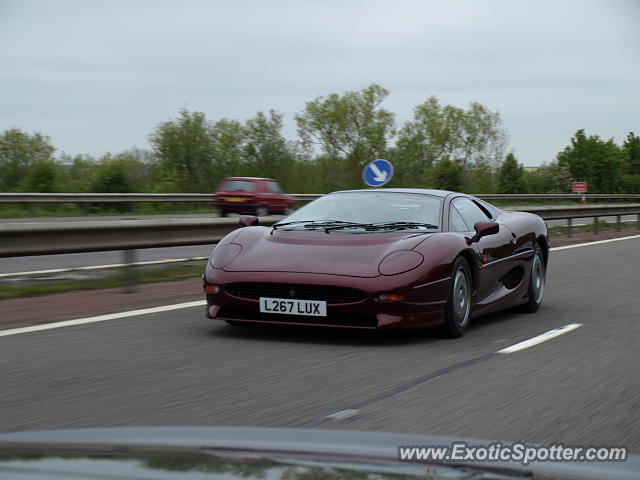 Jaguar XJ220 spotted in M40 Motorway, United Kingdom