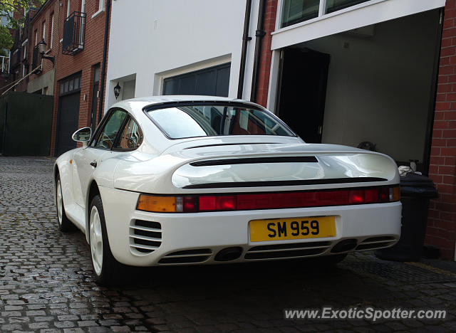 Porsche 959 spotted in London, United Kingdom