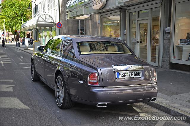 Rolls-Royce Phantom spotted in Düsseldorf, Germany