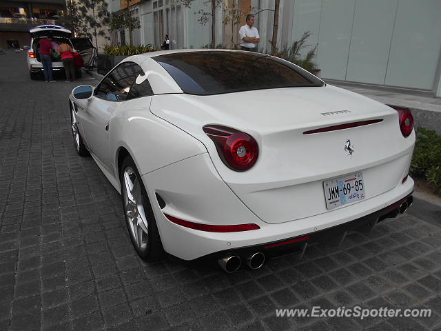 Ferrari California spotted in Guadalajara, Mexico