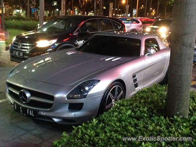 Mercedes SLS AMG spotted in Tangerang, Indonesia