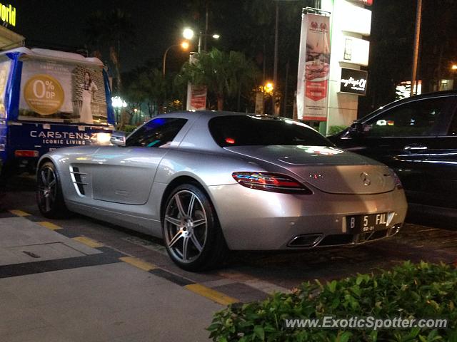 Mercedes SLS AMG spotted in Tangerang, Indonesia