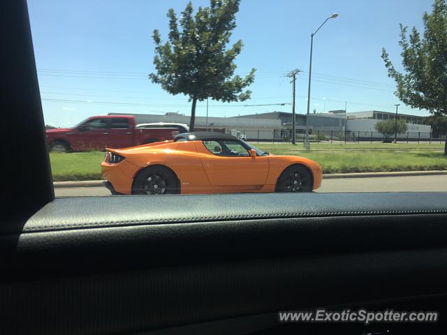 Tesla Roadster spotted in Dallas, Texas