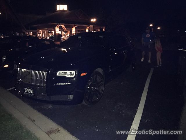 Rolls-Royce Phantom spotted in Fontana, Wisconsin