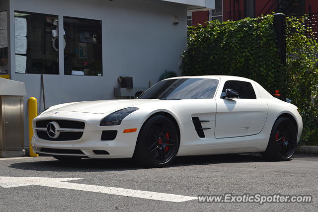 Mercedes SLS AMG spotted in Manhattan, New York