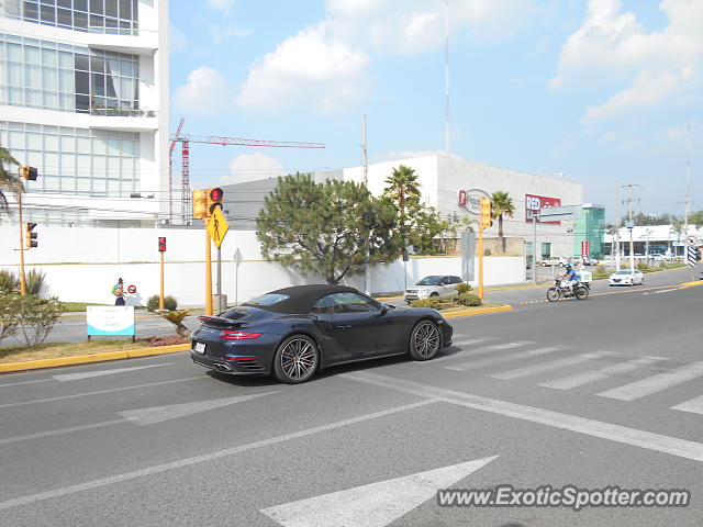 Porsche 911 Turbo spotted in Guadalajara, Mexico