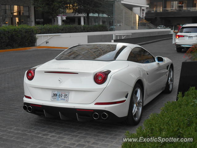 Ferrari California spotted in Guadalajara, Mexico