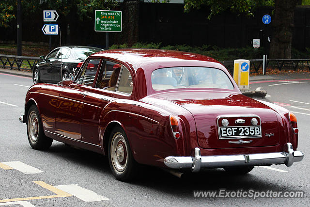 Rolls-Royce Silver Cloud spotted in London, United Kingdom