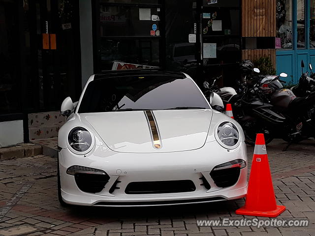 Porsche 911 spotted in Jakarta, Indonesia