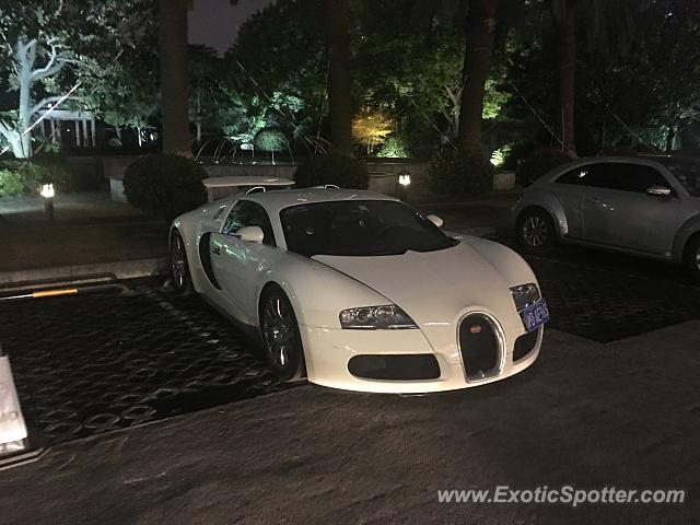 Bugatti Veyron spotted in Shanghai, China