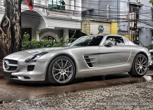 Mercedes SLS AMG spotted in Jakarta, Indonesia
