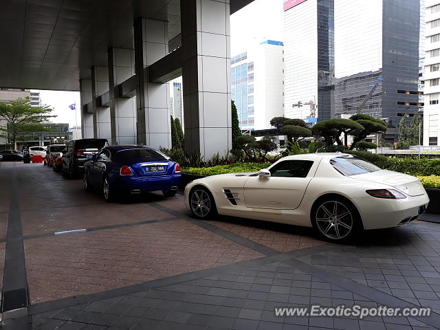 Mercedes SLS AMG spotted in Jakarta, Indonesia