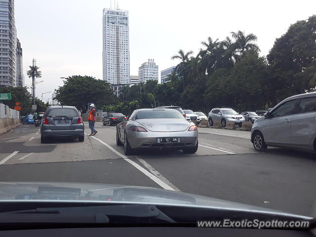 Mercedes SLS AMG spotted in Jakarta, Indonesia