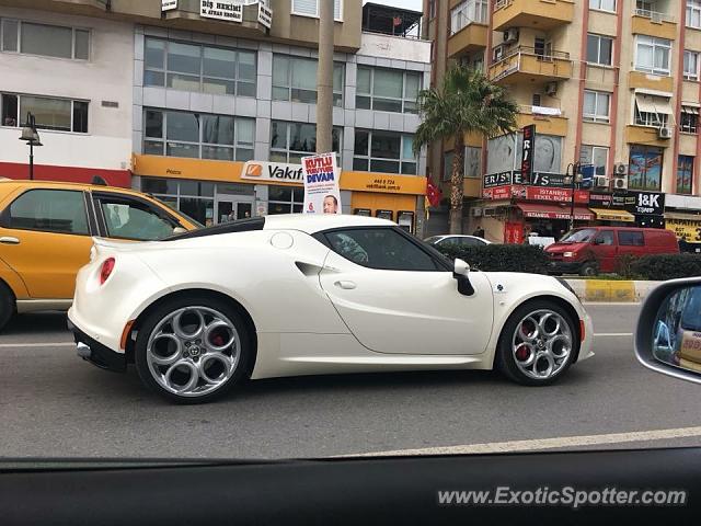 Alfa Romeo 4C spotted in Istanbul, Turkey