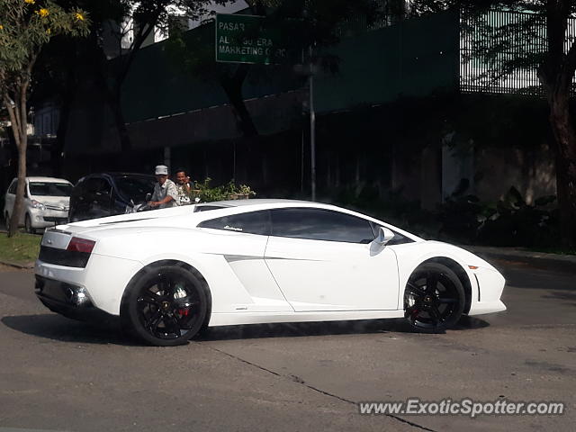 Lamborghini Gallardo spotted in Serpong, Indonesia