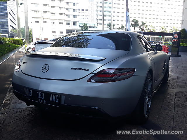 Mercedes SLS AMG spotted in Jakarta, Indonesia