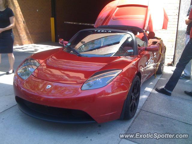 Tesla Roadster spotted in Toronto Ontario , Canada