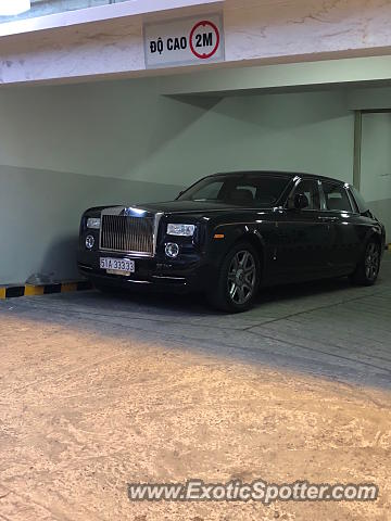 Rolls-Royce Phantom spotted in Ho Chi Minh City, Vietnam