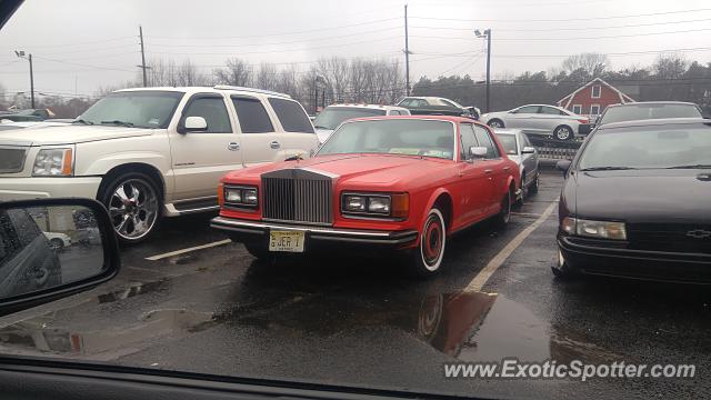 Rolls-Royce Silver Spirit spotted in Brick, New Jersey