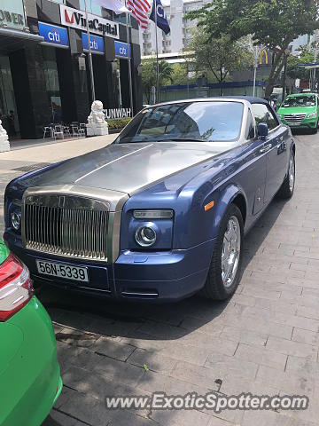 Rolls-Royce Phantom spotted in Ho Chi MinhCity, Vietnam